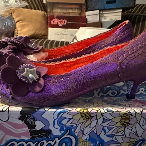 Low heel ladies shoes size 7 - Picture 2 of 2